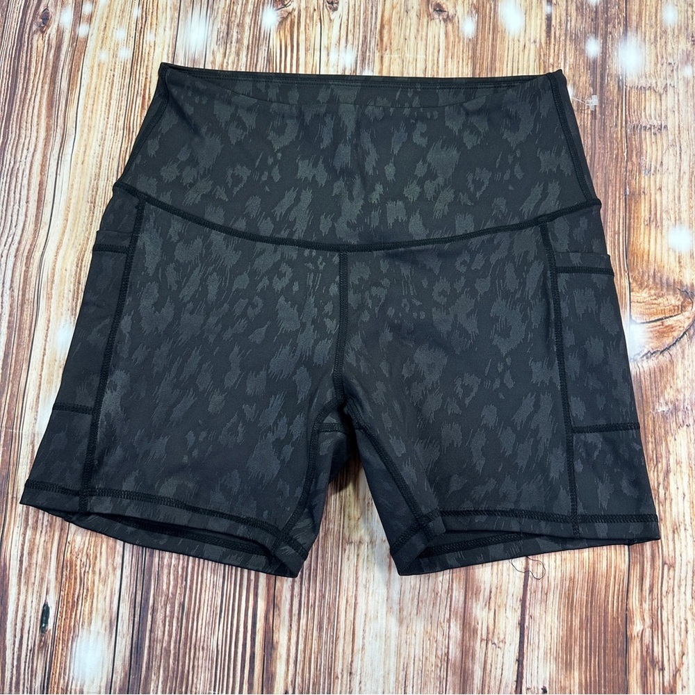 LegEnd High-Waisted Black Patterned Women's Shorts Size Large